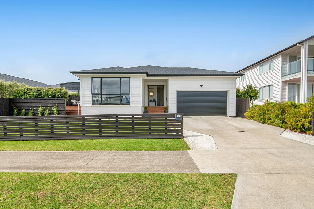 Orewa 4房 轻松生活从这里开始！家庭/退休住宅，水疗池+阳光露台，步行至托儿所/学校，拎包入住！ Built for easy living