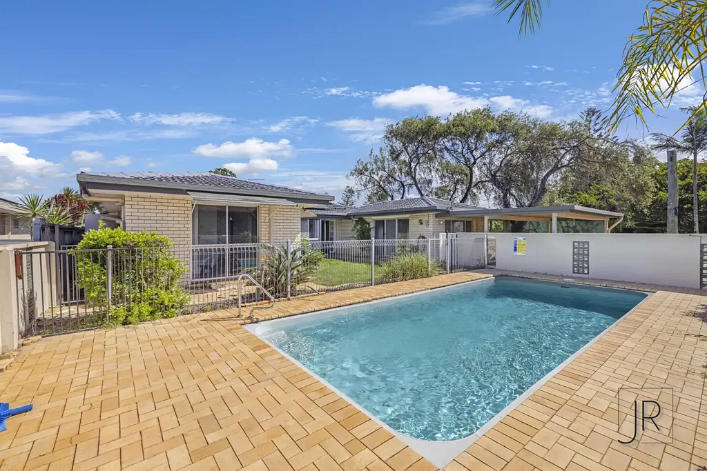 Parkside Position in the Heart of Broadbeach Waters