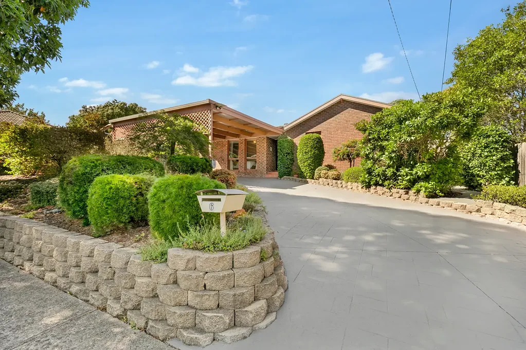 Lilydale 4 Bedroom Spacious Family Living with Ultimate Outdoor Entertaining.