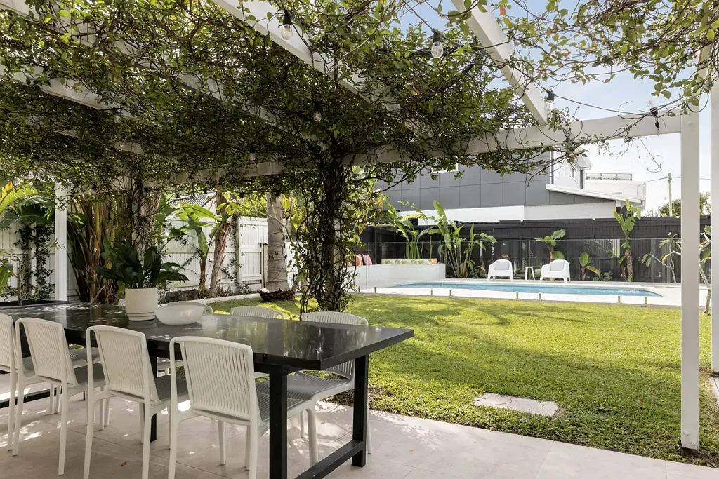 Maroochydore 5房  When Lifestyle, Location, & Size Matters! - 700m From The Sand