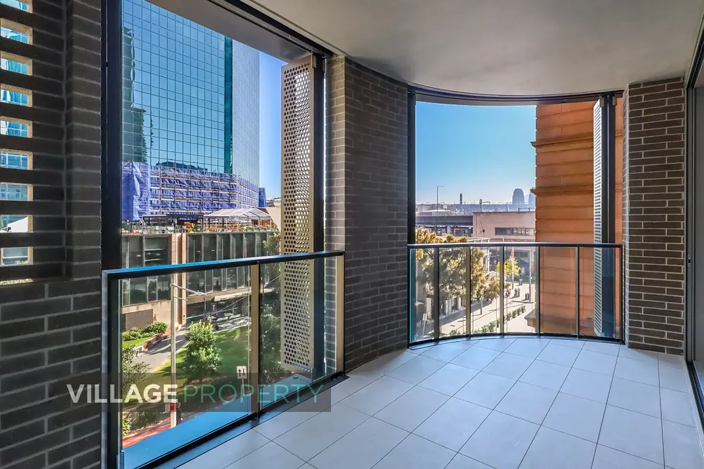 Loftus Lane - Near New Oversized Two Bedroom Residence In Iconic Location