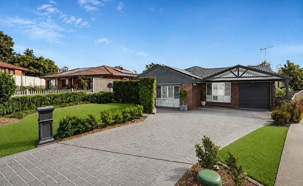 Spacious Family Living with Studio, Home Office & Exceptional Outdoor Entertaining- SOLAR HOME
