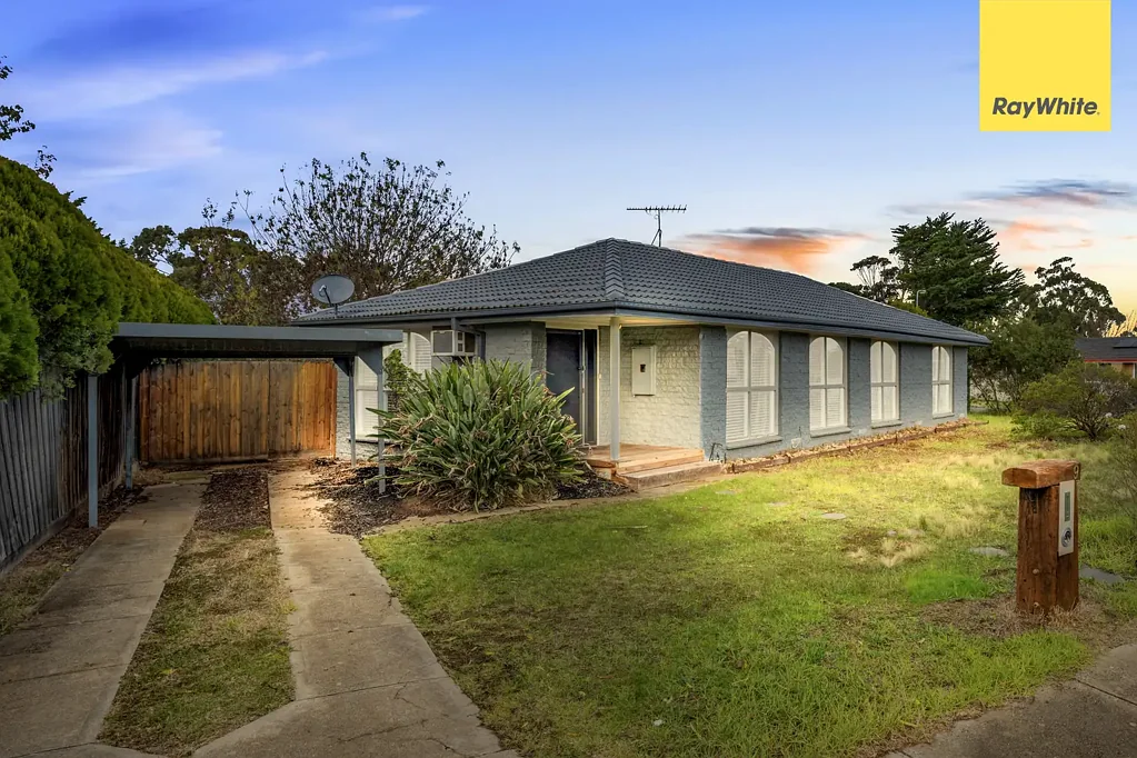 Melton West 3chambre Massive 817m² Approx. Allotment with Approved Plans & Permits for Future Development