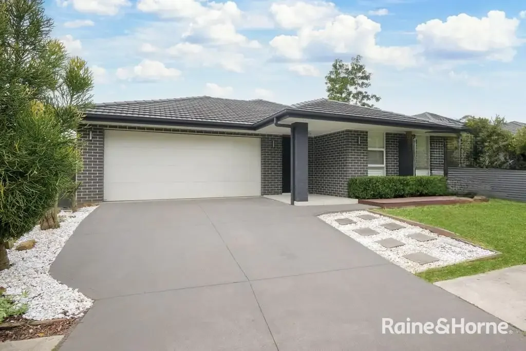 33 Grantham Crescent, Denham Court, NSW 2565