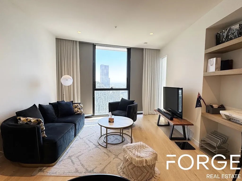 Luxury Living With Carlton Garden Right At Your Door