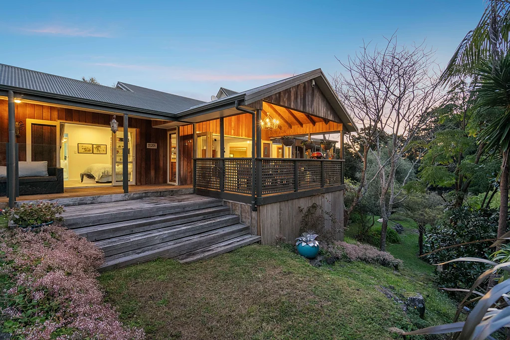Drury Must sell at Auction as South Island bound