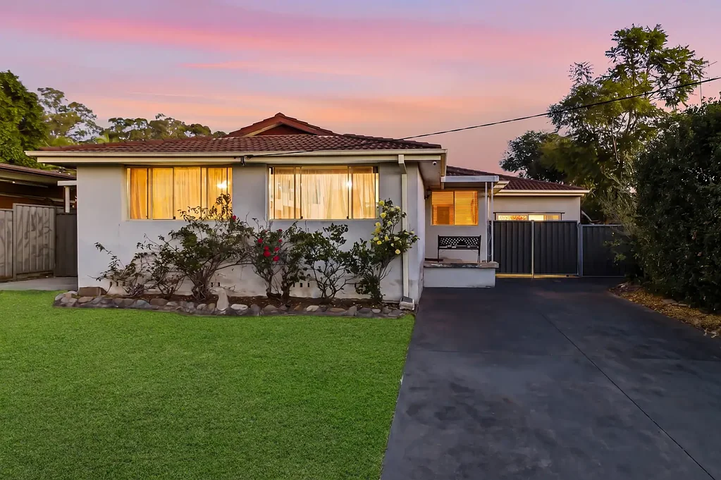 South Penrith 4房 宽敞四卧 594sqm地块 大型厨房 带顶棚娱乐区 靠近Penrith CBD 南岸购物中心 Potential Plus in a Prime South Penrith Location!