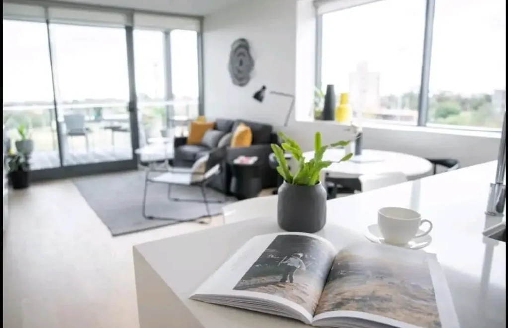 Armadale 2બેડરૂમ Parkside Elegance with Bay Views – 2 Bed, 2 Bath, 2 Car in Prestigious Armadale