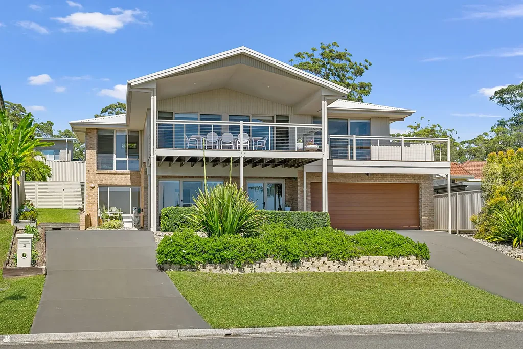 Bonny Hills 4chambre Sophisticated Coastal Living with Superior Outlook