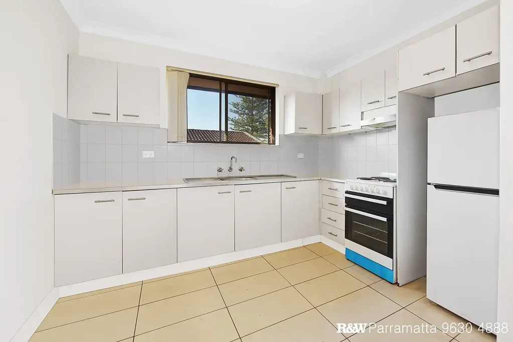 Merrylands 2कमरा HIGHLY DESIRABLE AND CONVENIENT LOCATION