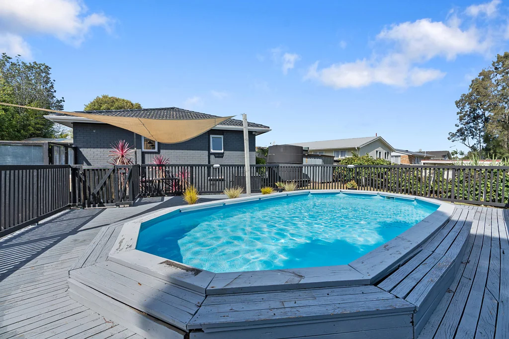 Mangere 3침실 Family Living with Poolside Appeal