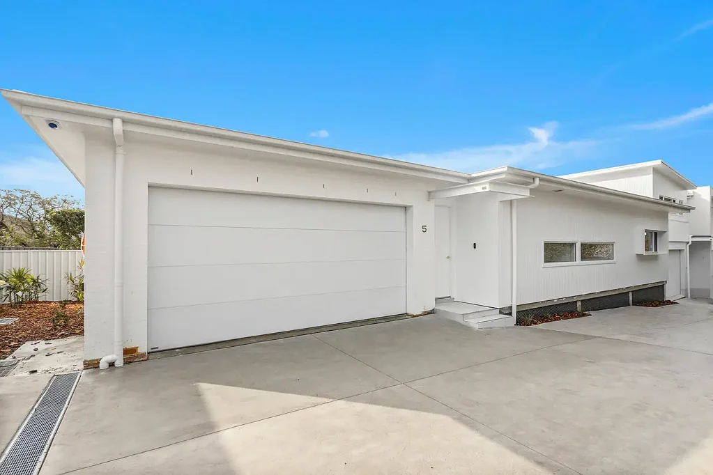 Sophisticated Brand-New Living in the Heart of Caringbah