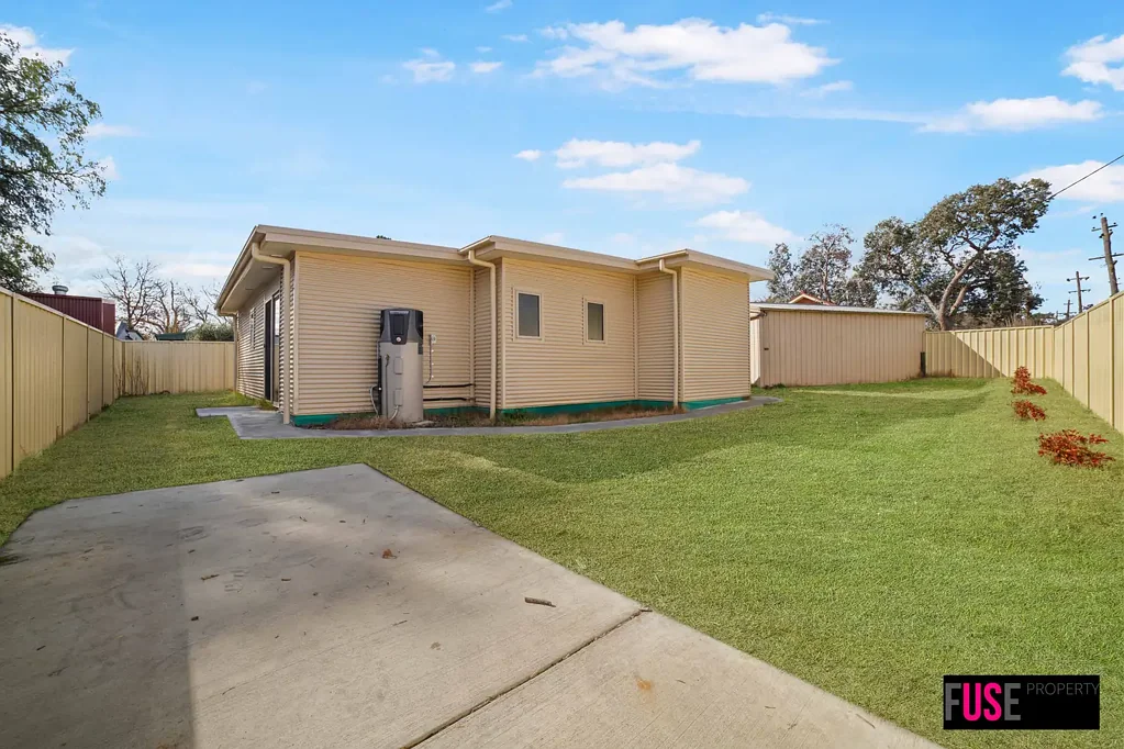 Stylish Modern Living in Oaks Estate