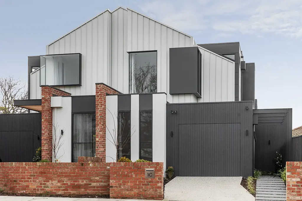 Exclusive, Street Frontage on the Edge of Caulfield South
