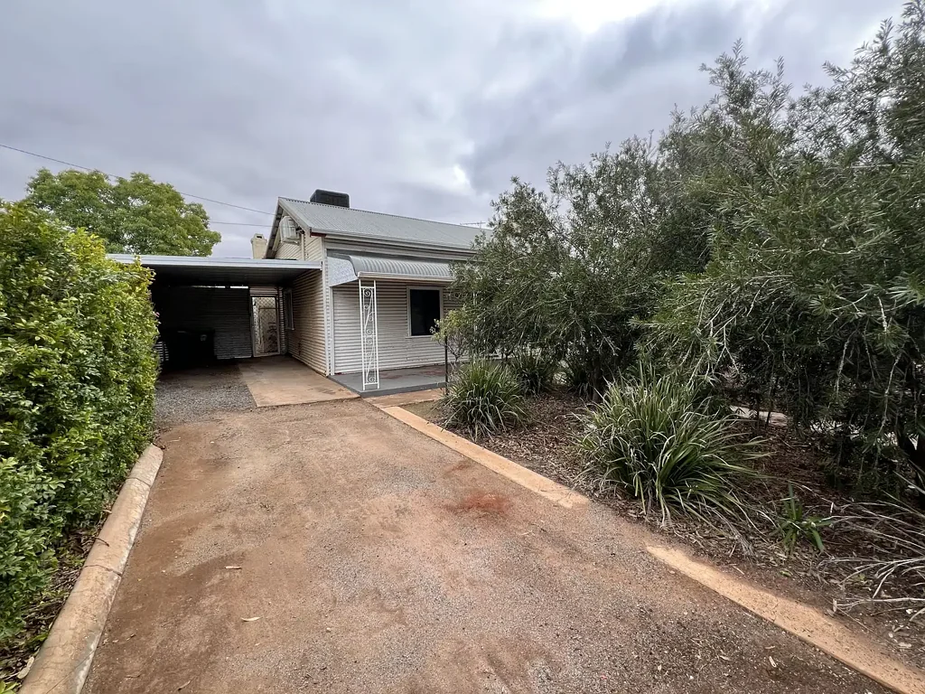 Broken Hill 3Zimmer Lots of shed/ carports