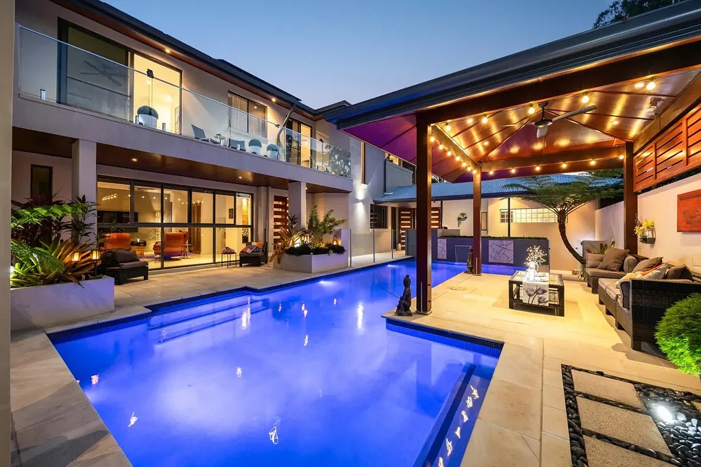 Currumbin Waters 5房  2 Acres | Ocean Views | Resort Living Minutes from the Beach