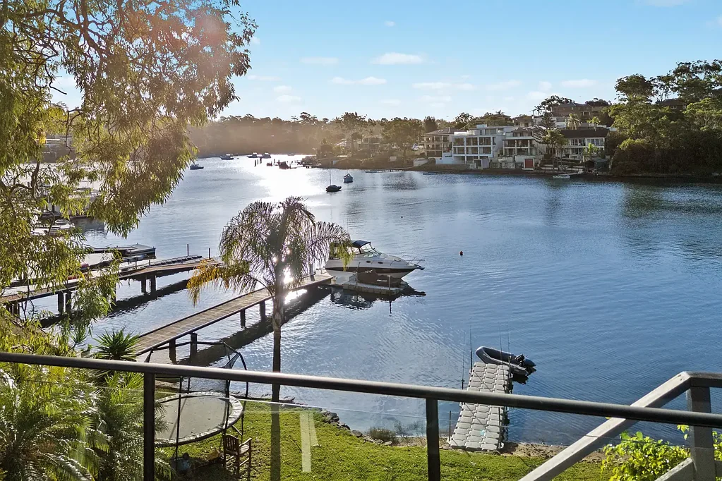 Connells Point 4બેડરૂમ Outstanding opportunity for easy waterside living