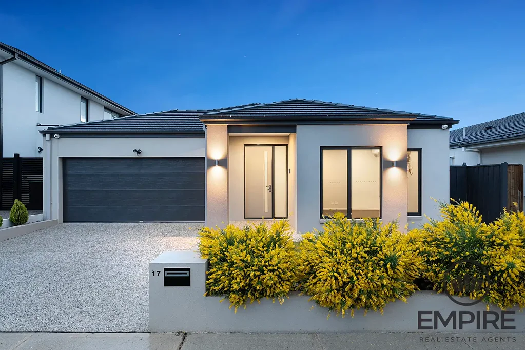 17 Azzam Street, Clyde North, VIC 3978
