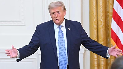 突发！特朗普突然对澳洲下重手，关税一夜飙涨，澳方强烈反击！