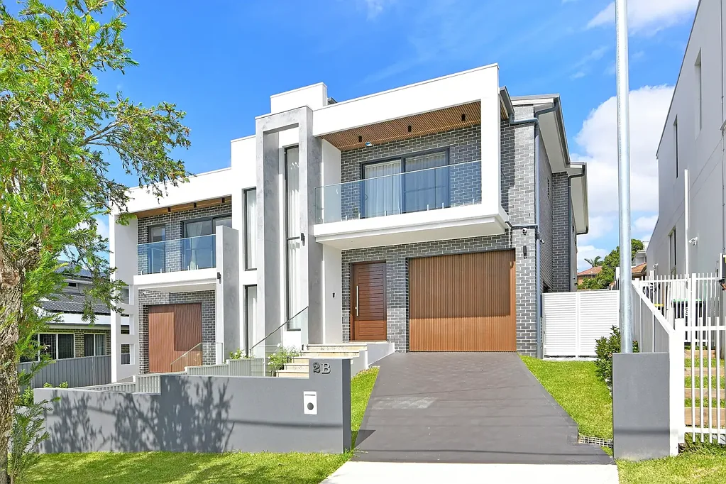 Kingsgrove 5कमरा BRAND NEW FULL BRICK MASTERPIECE!