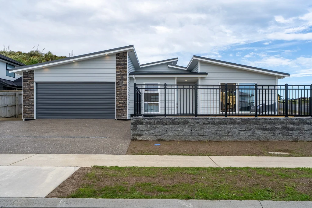 83 Queen Charlotte Drive, Aotea, Porirua, Wellington