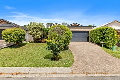 Kewarra Beach 4Zimmer Sought After Location !! Spacious Family Home Moments from Trinity and Kewarra Beaches !!