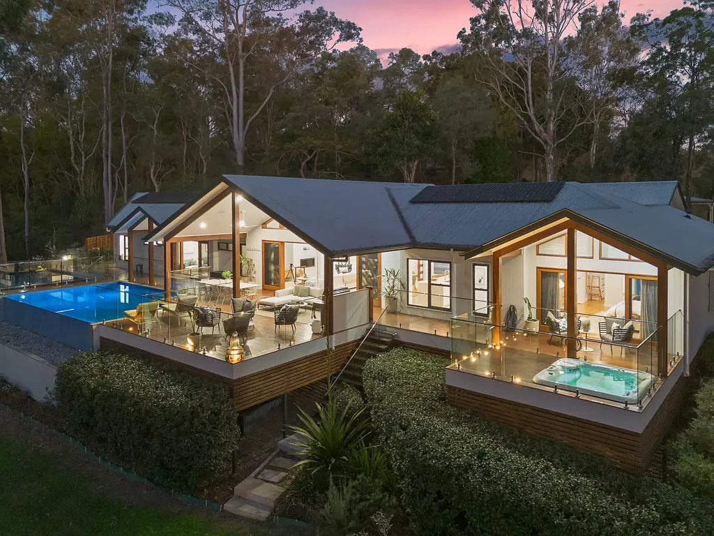 Pullenvale 4 Bedroom Award-Winning Eco Luxury with Poolside Pavilion Living