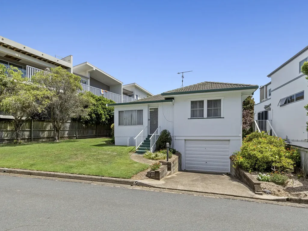 "Walk to School, Walk to the Beach — Family Living at Hungerford Lane":
3 bedrooms, single-level comfort, and a short stroll to everything that matte