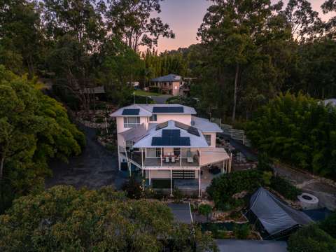 Elanora 5 Bedroom The closest hinterland experience to the beach!