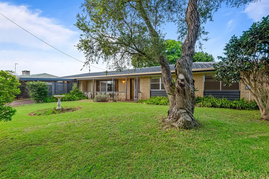 Rangeville 4ห้องนอน Updated Rangeville Home with Huge Living & Workshop Space