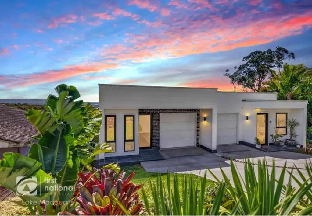 Macquarie Hills 4બેડરૂમ THREE LEVELS OF LUXURY, LIGHT, AND ENDLESS VIEWS