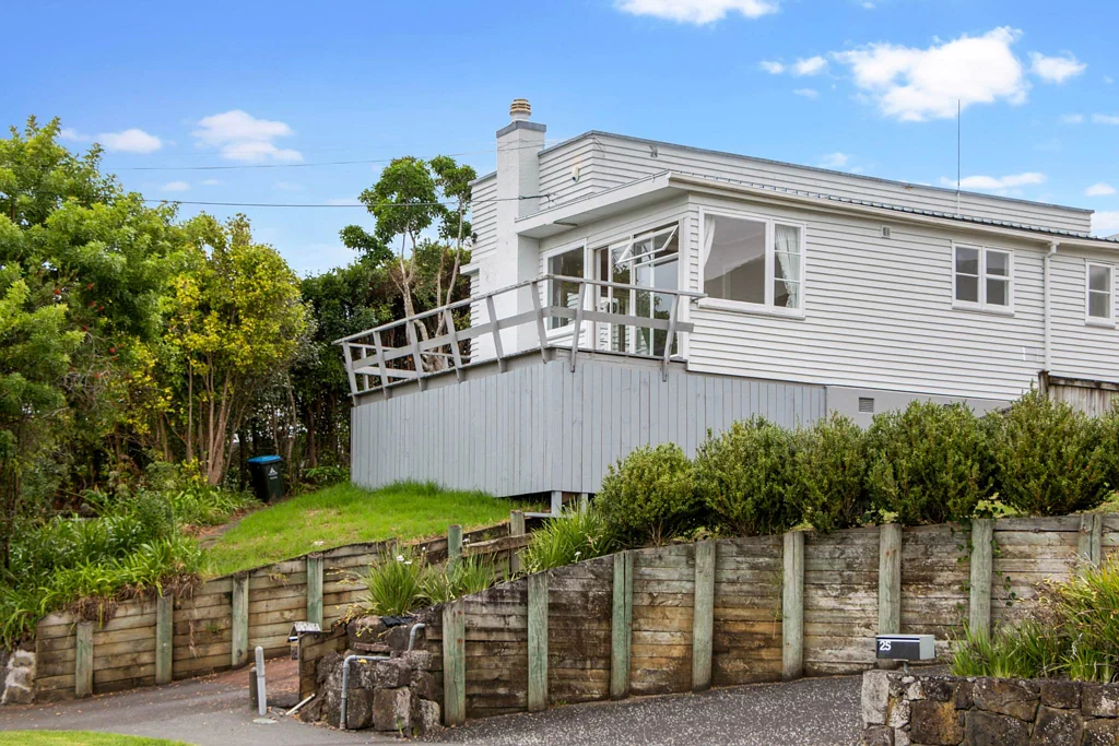 Family Home in sought after Bays area!