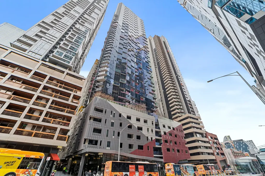 Stylish Two-Bedroom Apartment in the Heart of Melbourne