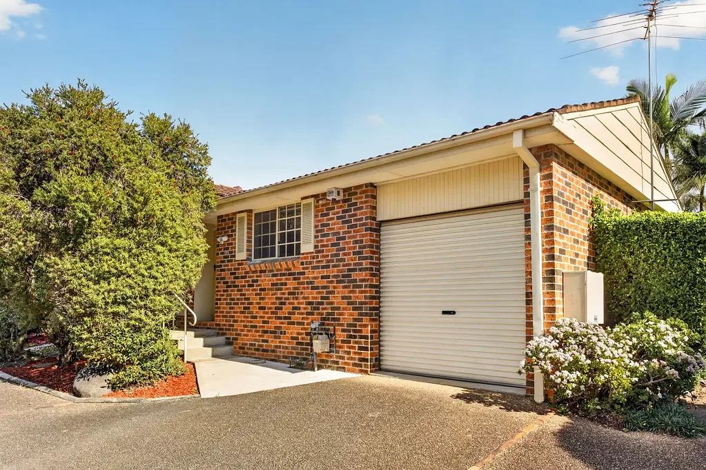 Pendle Hill 3房 阳光充足的单层别墅，带朝北院子 Sunlit Single-Level Villa With North-Facing Yard