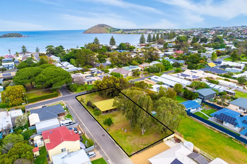 19 Russell Street, Encounter Bay, SA 5211