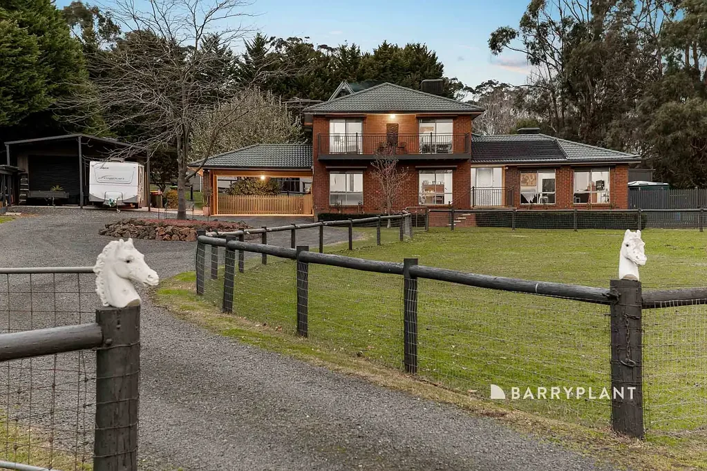 Drouin 4બેડરૂમ Your Private Rural Retreat in the Heart of Drouin