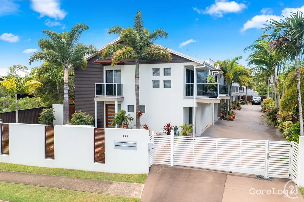 Two Bedroom , Two Bathroom Townhouse In Urangan