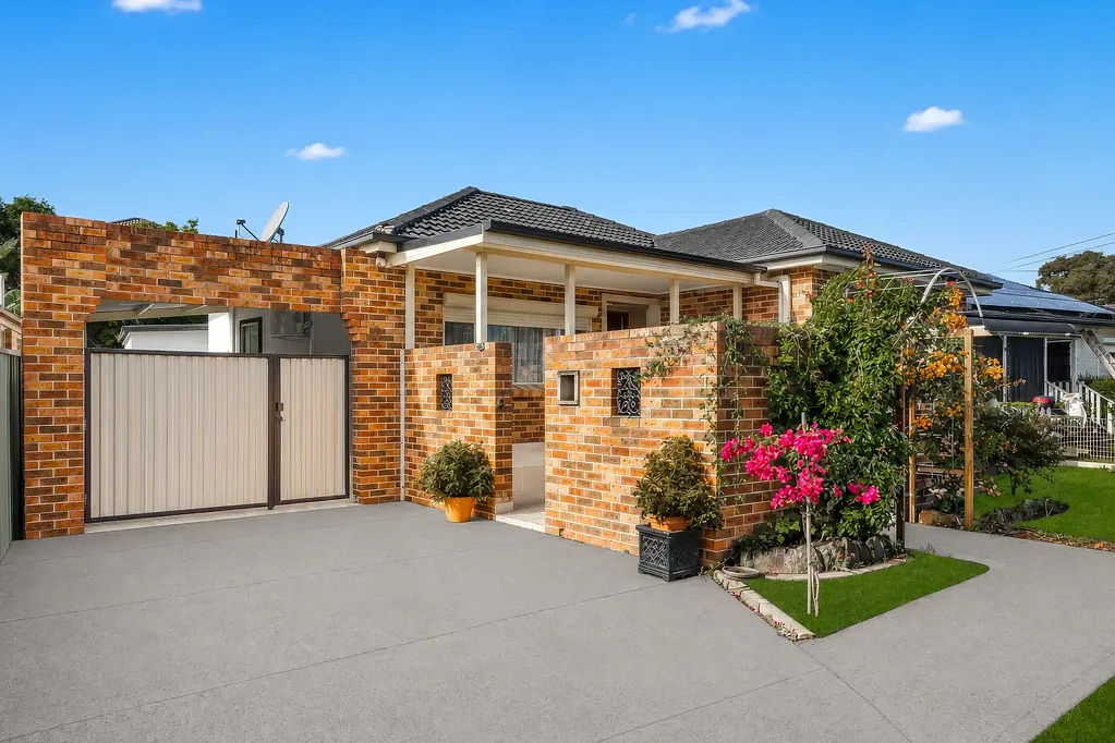 Blacktown 3房  Renovated Family Living with a Versatile Guest House!