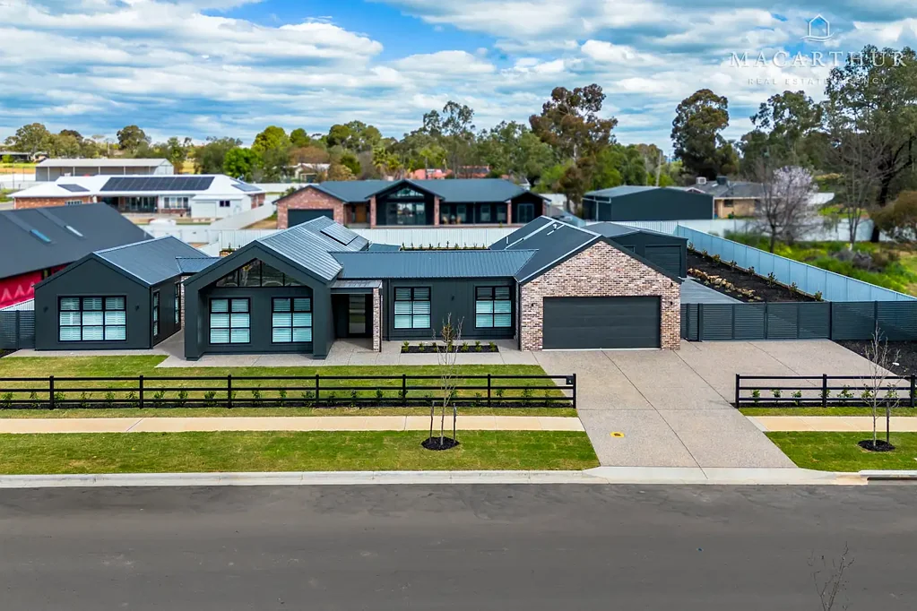 Lake Albert 4房  One of Lake Albert's Finest New Homes | Architectural Luxury on 2,028m2
