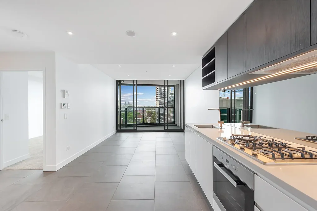 Modern One Bedroom + Study Nook With Car Space In The Stunning Embassy Tower