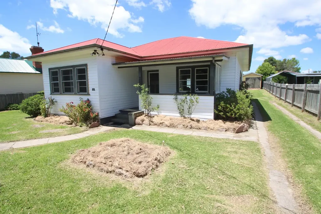25 High Street, Tenterfield, NSW 2372
