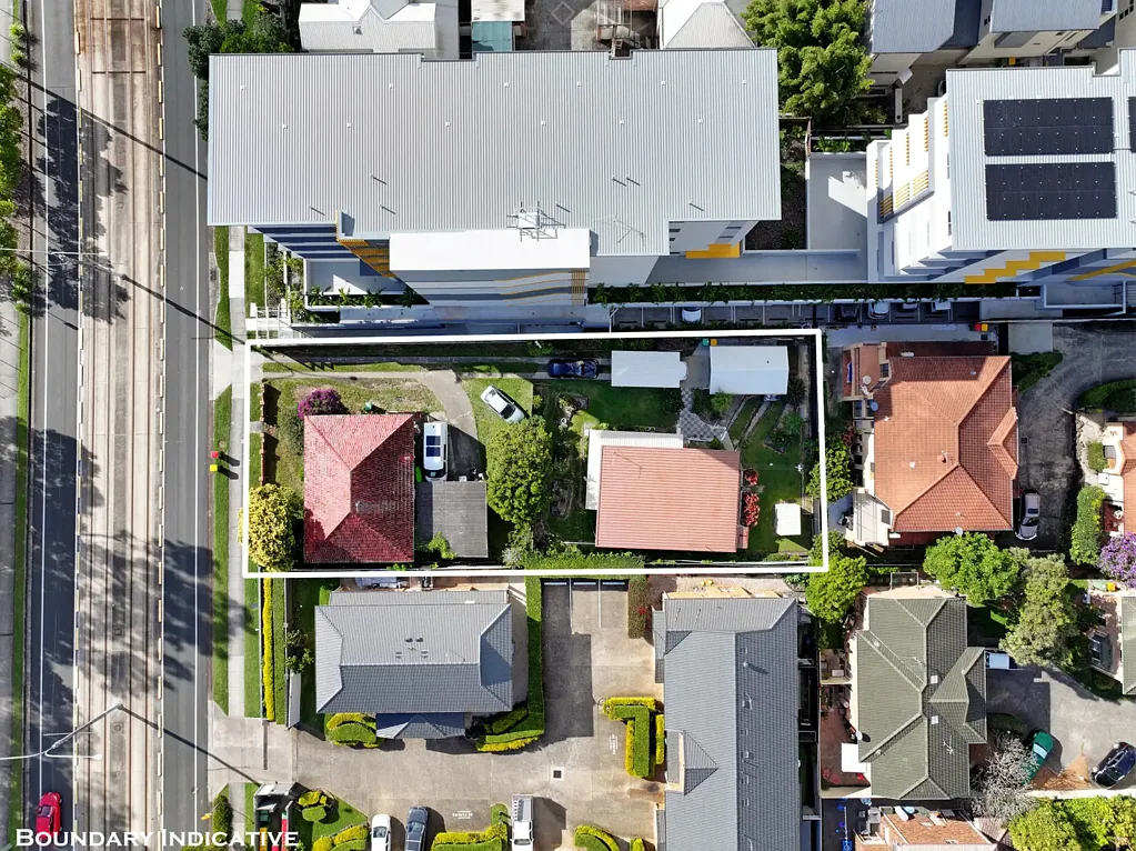 Southport 5 Slaapkamer 1,012m² Across Two Titles - Rare Southport Development Opportunity