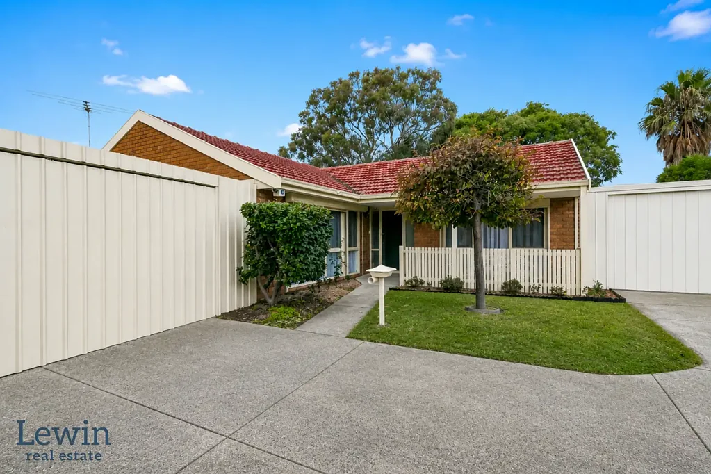 Dingley Village 3 Slaapkamer Renovated Retreat by the Duck Park – Lifestyle, Privacy & Convenience Combined