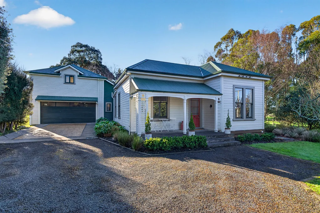 Featherston Lifestyle Living Meets Timeless Design BEO$750,000