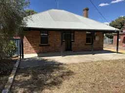 24 Richardson  Street, Katanning