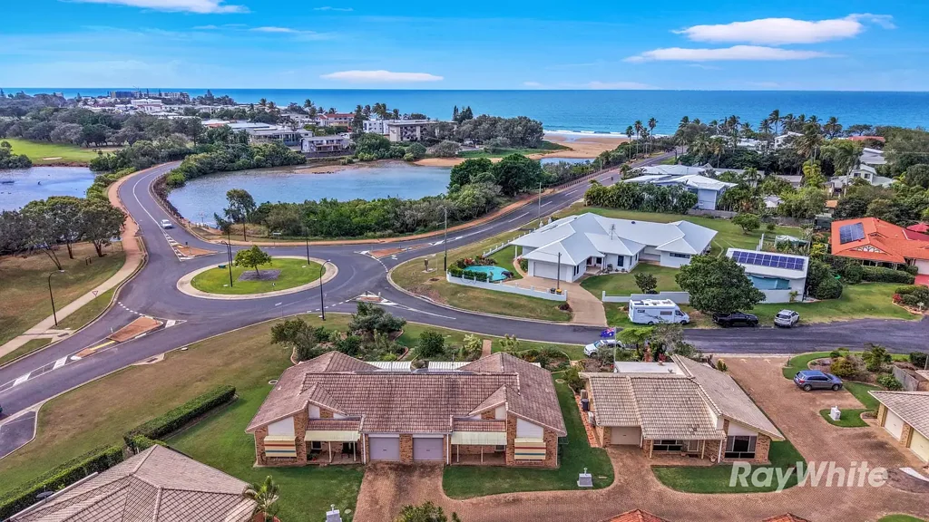 Bargara 2ਬੈੱਡਰੂਮ Unit in a Prime Coastal Position by the Causeway!