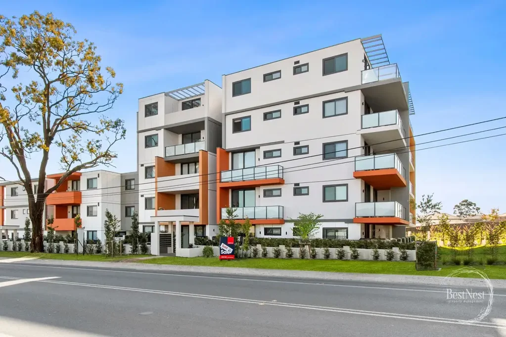 APARTMENT WITH 3 X CAR SPACES