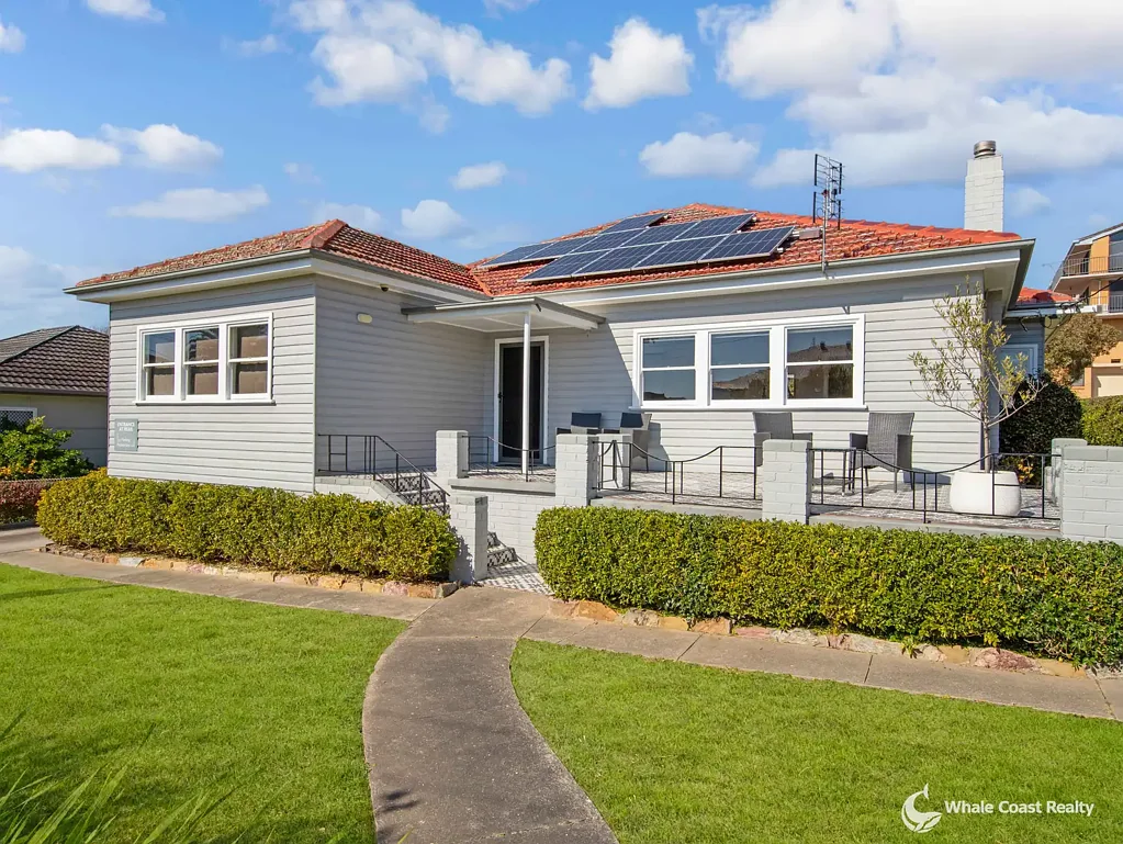 Narooma 4 Slaapkamer Secure Commercial Investment with Future Residential Potential