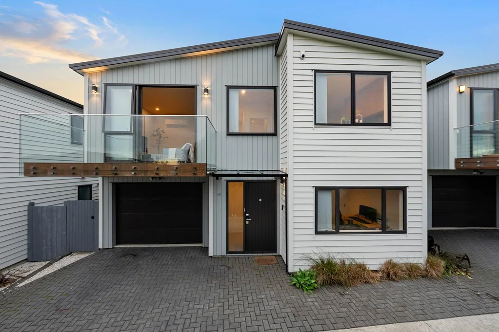 Te Atatu South 5chambre Sun, View, Serenity–Elevated, Modern & Standalone!