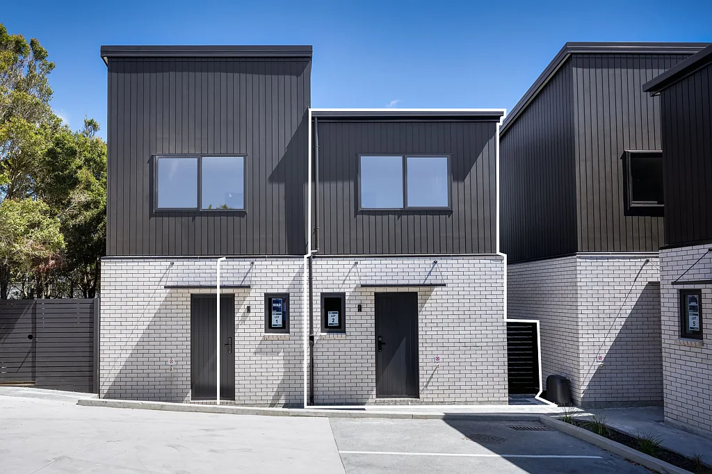 2/96 Bluebird Crescent, Unsworth Heights, North Shore City, Auckland